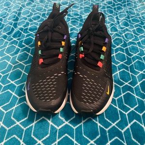 Black/Multi color Nike 270 sneakers.